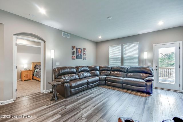 10027 Windcrest Farms Ln 19B, Louisville, KY 40291