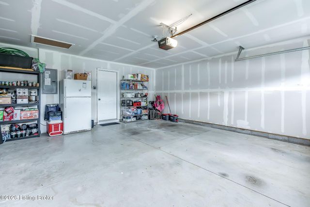 10027 Windcrest Farms Ln 19B, Louisville, KY 40291