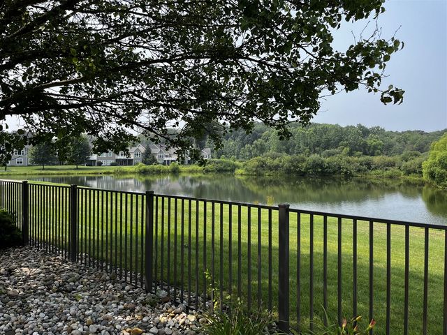 2219 Gray Oak Cove 37, Portage, MI 49024