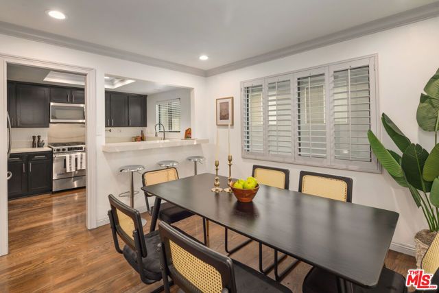 1226 N Kings Road 4, West Hollywood, CA 90069