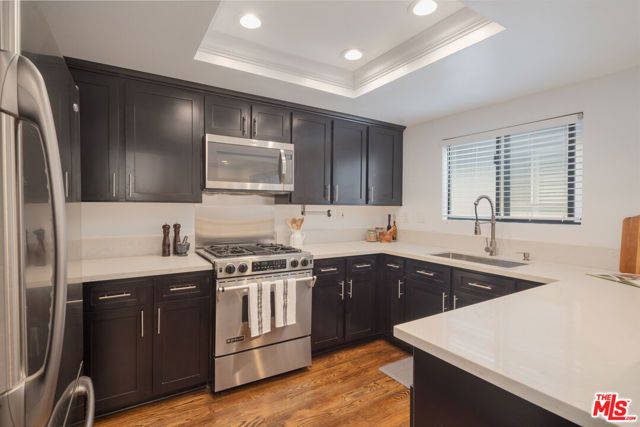 1226 N Kings Road 4, West Hollywood, CA 90069