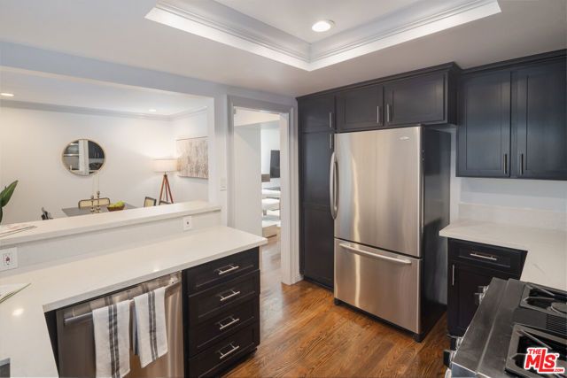 1226 N Kings Road 4, West Hollywood, CA 90069