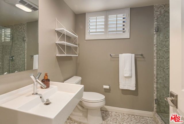 1226 N Kings Road 4, West Hollywood, CA 90069