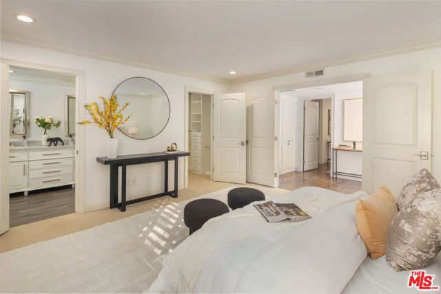 1226 N Kings Road 4, West Hollywood, CA 90069