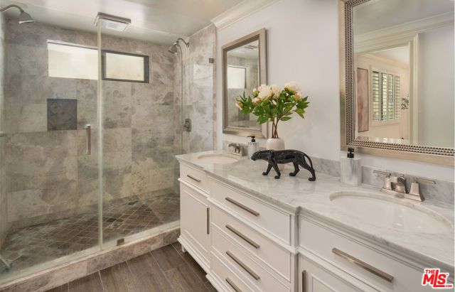 1226 N Kings Road 4, West Hollywood, CA 90069