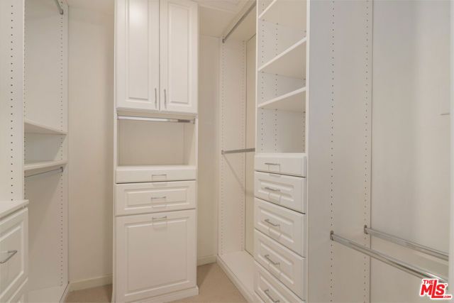 1226 N Kings Road 4, West Hollywood, CA 90069