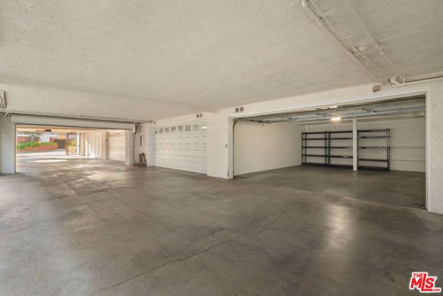 1226 N Kings Road 4, West Hollywood, CA 90069