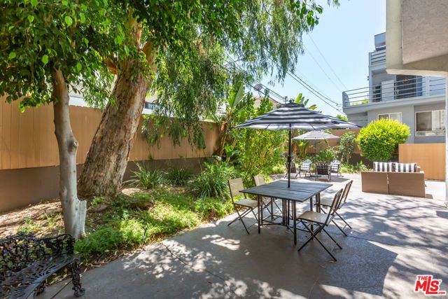 1226 N Kings Road 4, West Hollywood, CA 90069