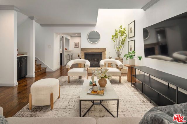 1226 N Kings Road 4, West Hollywood, CA 90069