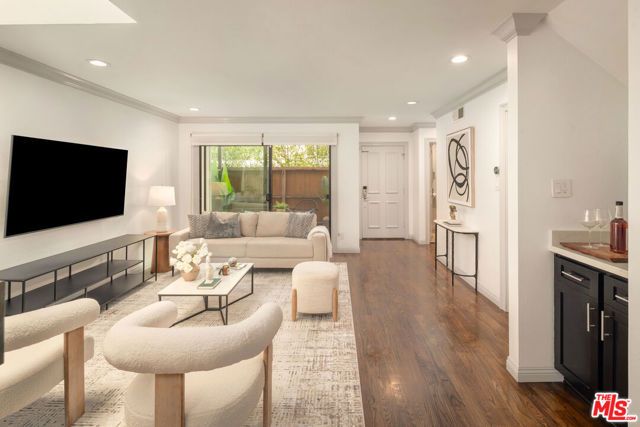 1226 N Kings Road 4, West Hollywood, CA 90069