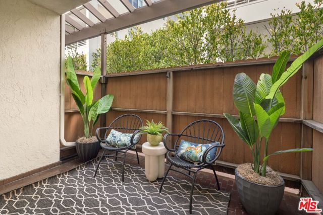 1226 N Kings Road 4, West Hollywood, CA 90069