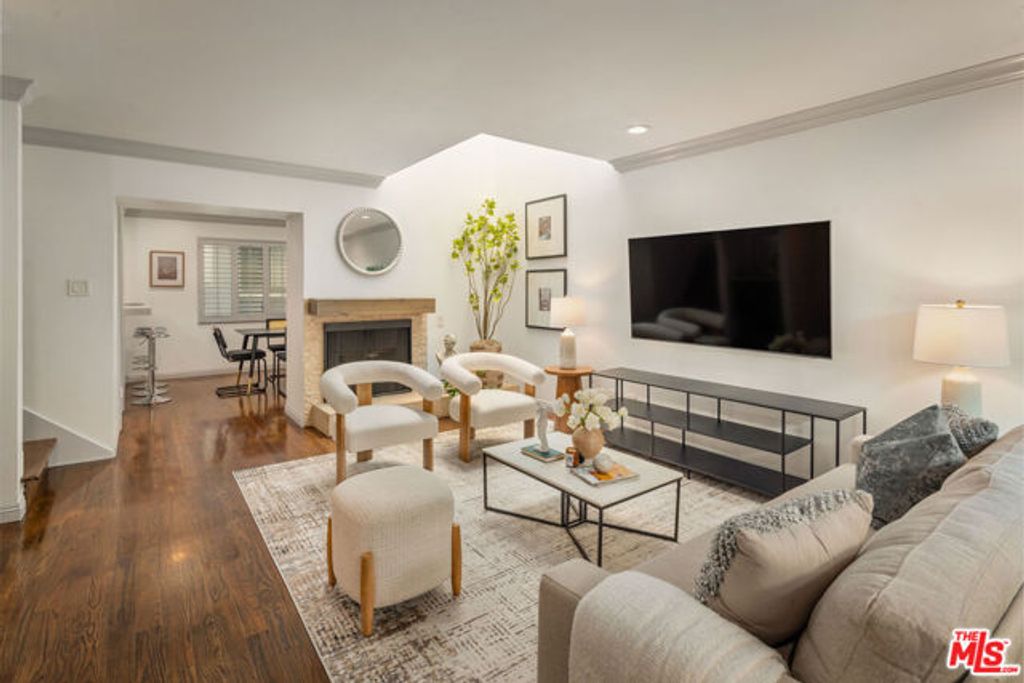 1226 N Kings Road 4, West Hollywood, CA 90069