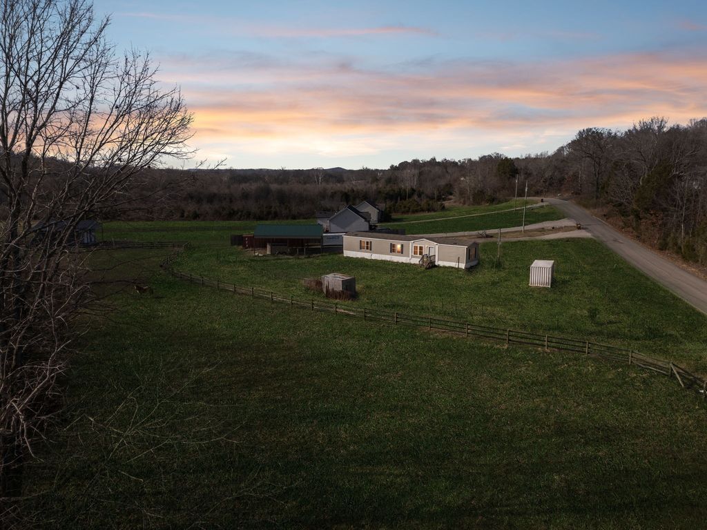 3118 McKibbon Rd, Culleoka, TN 38451