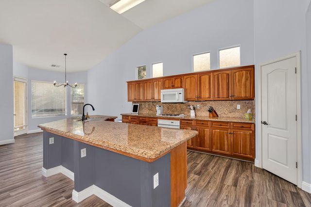 2747 Austin Ave, Clovis, CA 93611