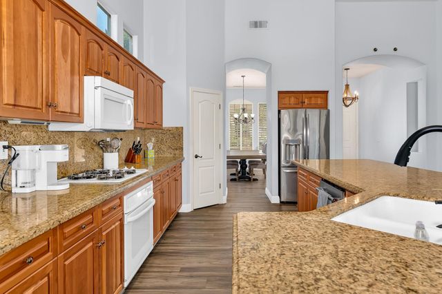 2747 Austin Ave, Clovis, CA 93611