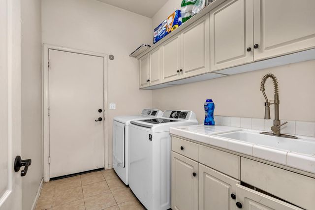2747 Austin Ave, Clovis, CA 93611