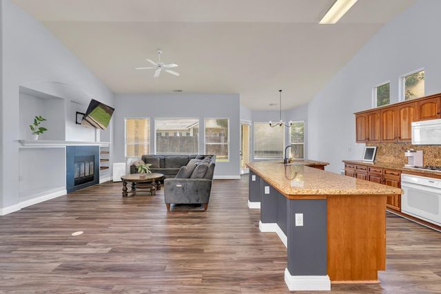 2747 Austin Ave, Clovis, CA 93611