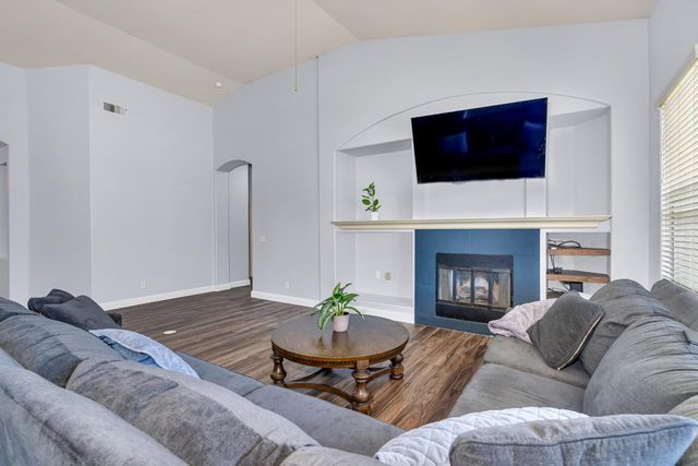 2747 Austin Ave, Clovis, CA 93611