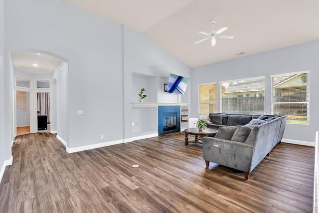 2747 Austin Ave, Clovis, CA 93611