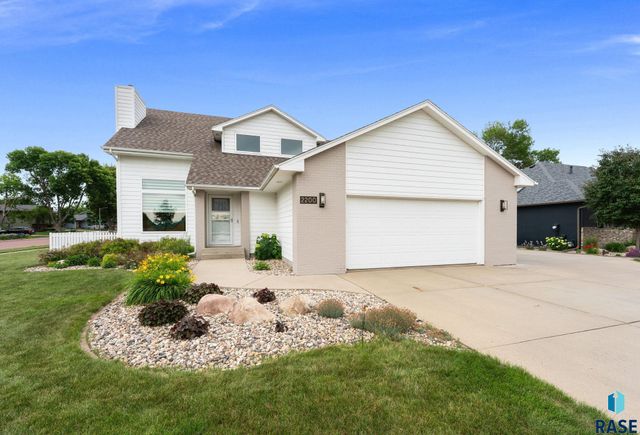 2200 S Crown Hill Dr Drive, Sioux Falls, SD 57106