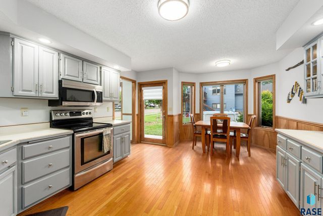 2200 S Crown Hill Dr Drive, Sioux Falls, SD 57106