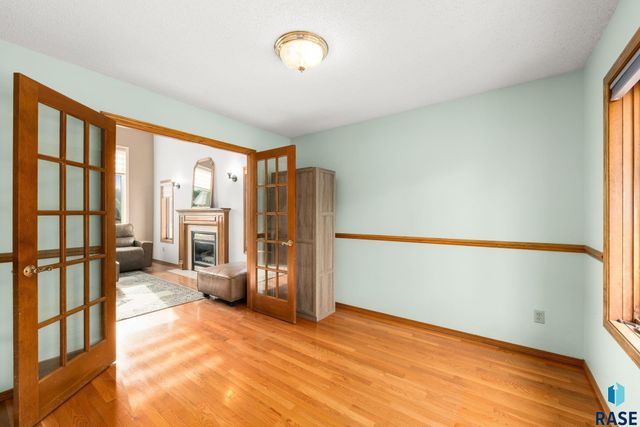 2200 S Crown Hill Dr Drive, Sioux Falls, SD 57106