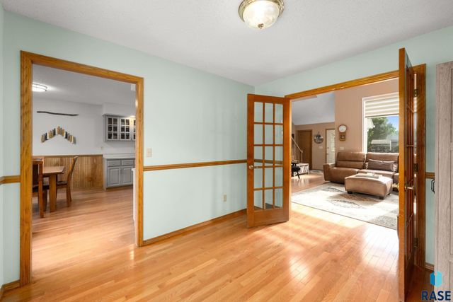 2200 S Crown Hill Dr Drive, Sioux Falls, SD 57106