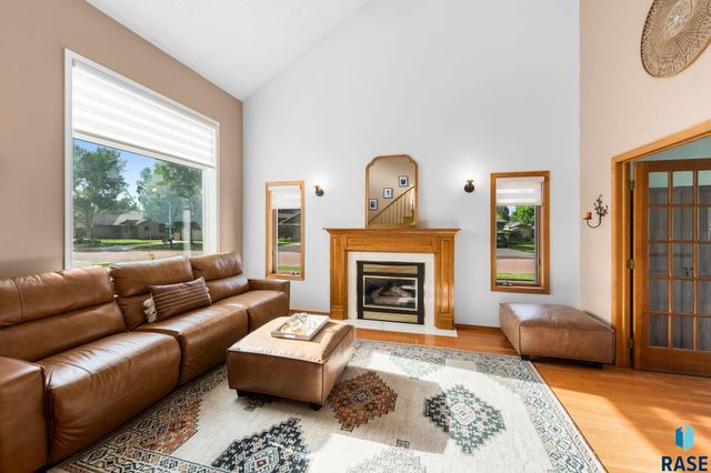 2200 S Crown Hill Dr Drive, Sioux Falls, SD 57106