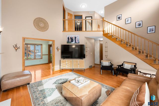 2200 S Crown Hill Dr Drive, Sioux Falls, SD 57106