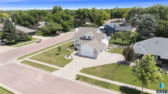 2200 S Crown Hill Dr Drive, Sioux Falls, SD 57106