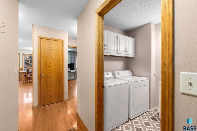 2200 S Crown Hill Dr Drive, Sioux Falls, SD 57106