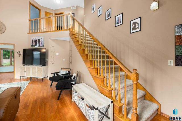 2200 S Crown Hill Dr Drive, Sioux Falls, SD 57106