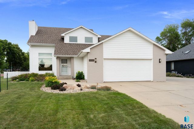 2200 S Crown Hill Dr Drive, Sioux Falls, SD 57106