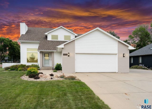 2200 S Crown Hill Dr Drive, Sioux Falls, SD 57106