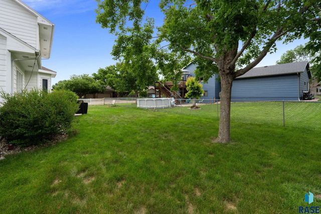 2200 S Crown Hill Dr Drive, Sioux Falls, SD 57106