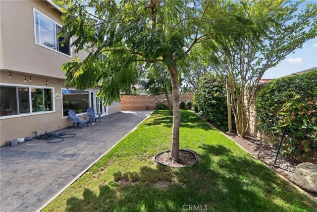 8631 Larkport Drive, Huntington Beach, CA 92646