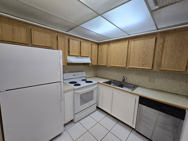 737 SE 1st Way 208, Deerfield Beach, FL 33441