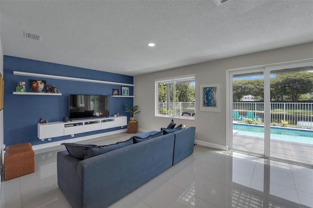 1070 Bluewood Terrace, Weston, FL 33327