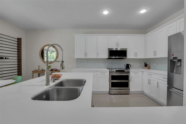 1070 Bluewood Terrace, Weston, FL 33327