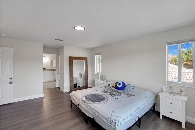 1070 Bluewood Terrace, Weston, FL 33327
