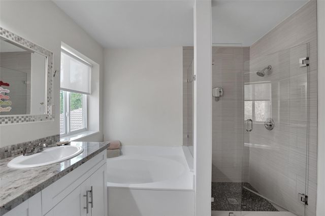 1070 Bluewood Terrace, Weston, FL 33327