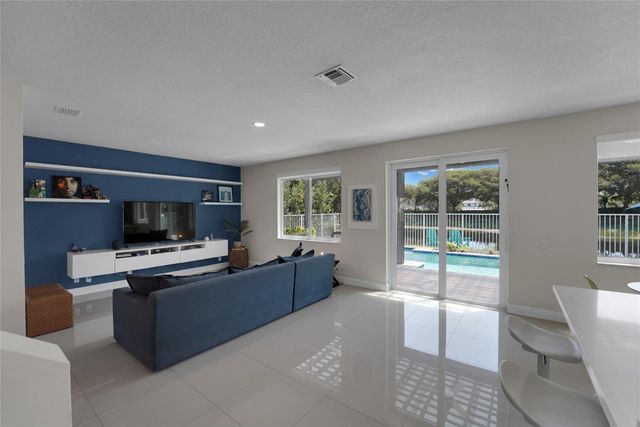 1070 Bluewood Terrace, Weston, FL 33327