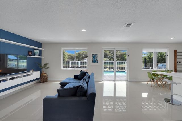 1070 Bluewood Terrace, Weston, FL 33327