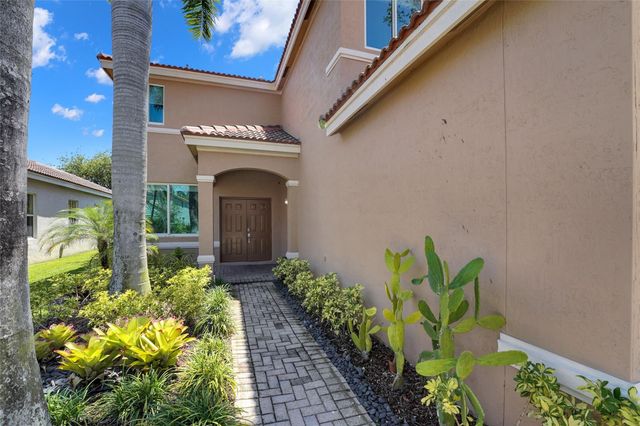 1070 Bluewood Terrace, Weston, FL 33327