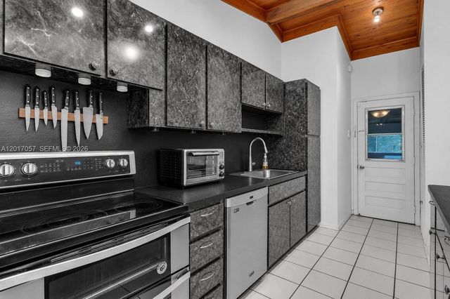 9470 NW 33rd Mnr, Sunrise, FL 33351