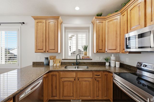 4042 W SCARSBOROUGH LN, West Jordan, UT 84084