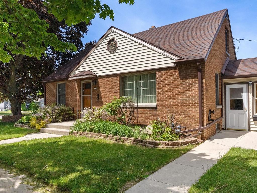 1528 Ashland AVENUE, Sheboygan, WI 53081
