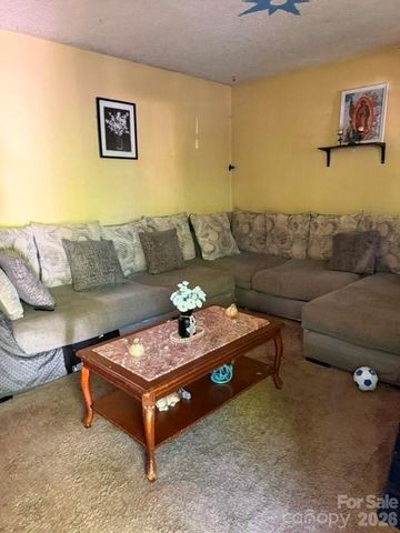 1131 Echo Glen Road, Charlotte, NC 28213