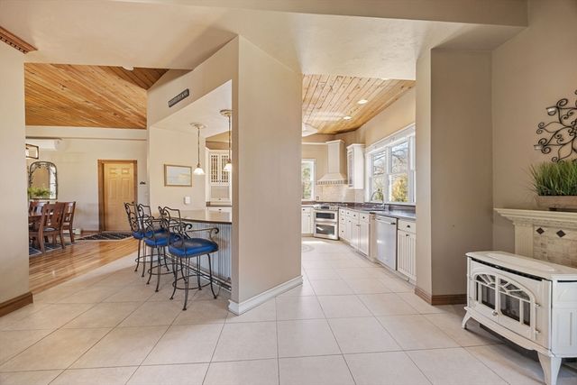 3 Wolf Rd, Bourne, MA 02532