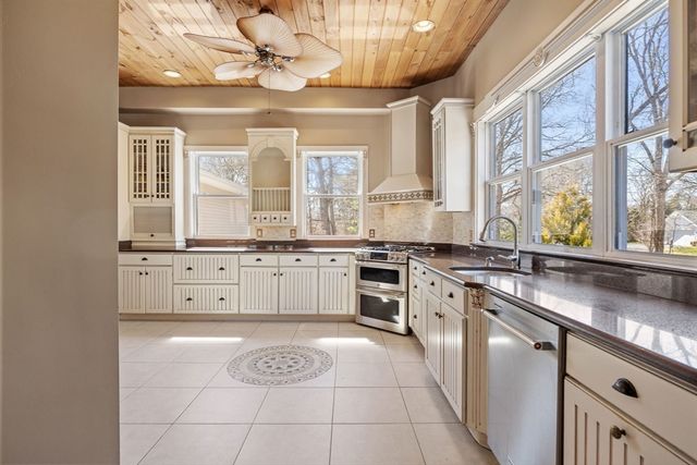 3 Wolf Rd, Bourne, MA 02532